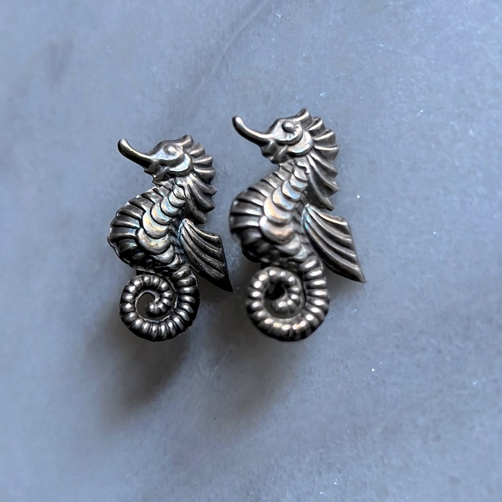 Seahorse Vintage earrings - screw back. Stamped Mexico Silver.